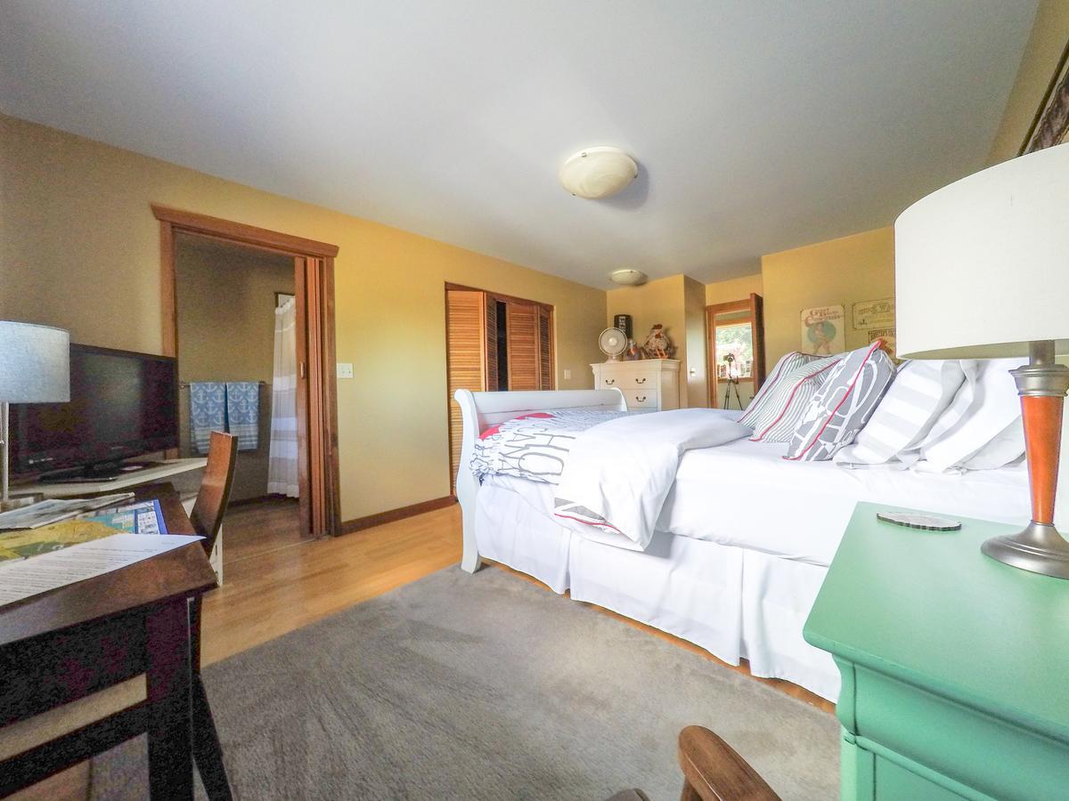 Money Pennies Bed And Breakfast Campbell River Exteriör bild